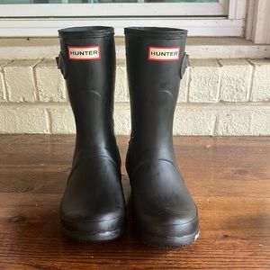 Hunter rain boots size 7 navy blue